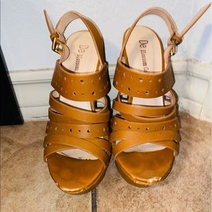 Used Tan Brown Wedges Size 5.5